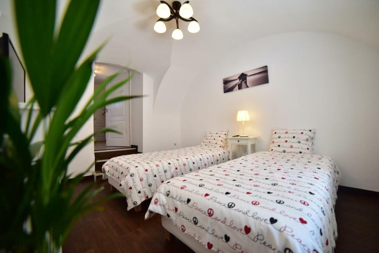 Casa Soare - Ultracentral Guesthouse Сібіу Екстер'єр фото